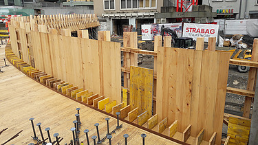 Teilansicht Baustelle mit Schalungselementen
