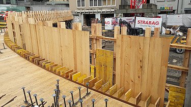 Teilansicht Baustelle mit Schalungselementen