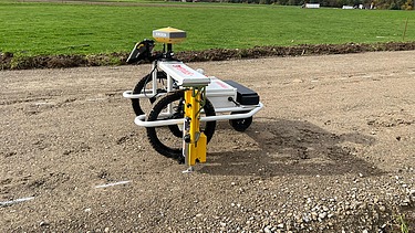 TinyBob im Einsatz TinyBob auf Schotterstrasse