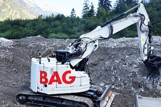 Schweres Gerät von STRABAG in Silenen nach vollem Geschiebesammler