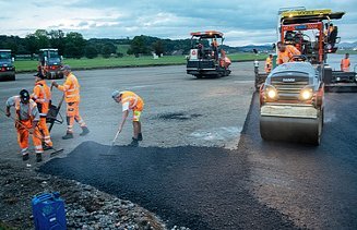 Foto von Verarbeitung des Asphalts