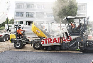 Foto von Asphalteinbau bei Agrola