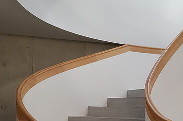 Nahaufnahme der Spindeltreppe mit optisch elegantem Setting