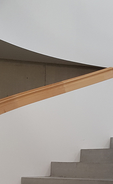 Nahaufnahme der Spindeltreppe mit optisch elegantem Setting
