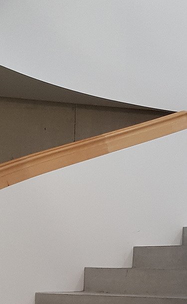 Nahaufnahme der Spindeltreppe mit optisch elegantem Setting