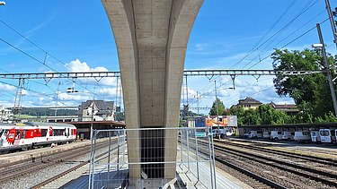 Optisch schönes Foto eines Treppenaufganges nach Fertigstellung von unten