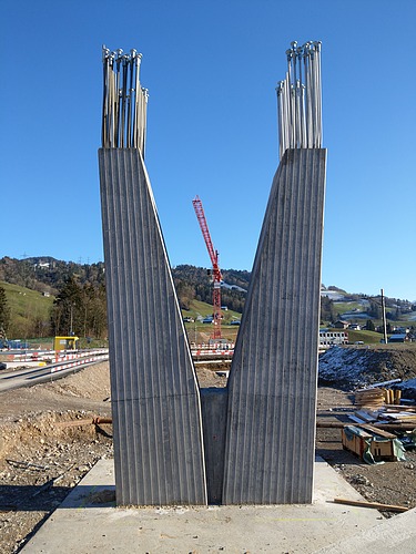 Fertige Stützen aus Beton ohne Schalungmaterial